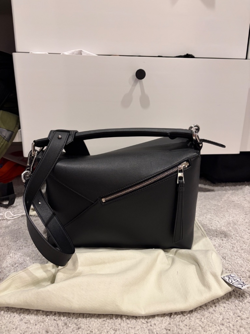 Loewe Medium Puzzle Edge bag in black calfskin - Picture 2 of 15
